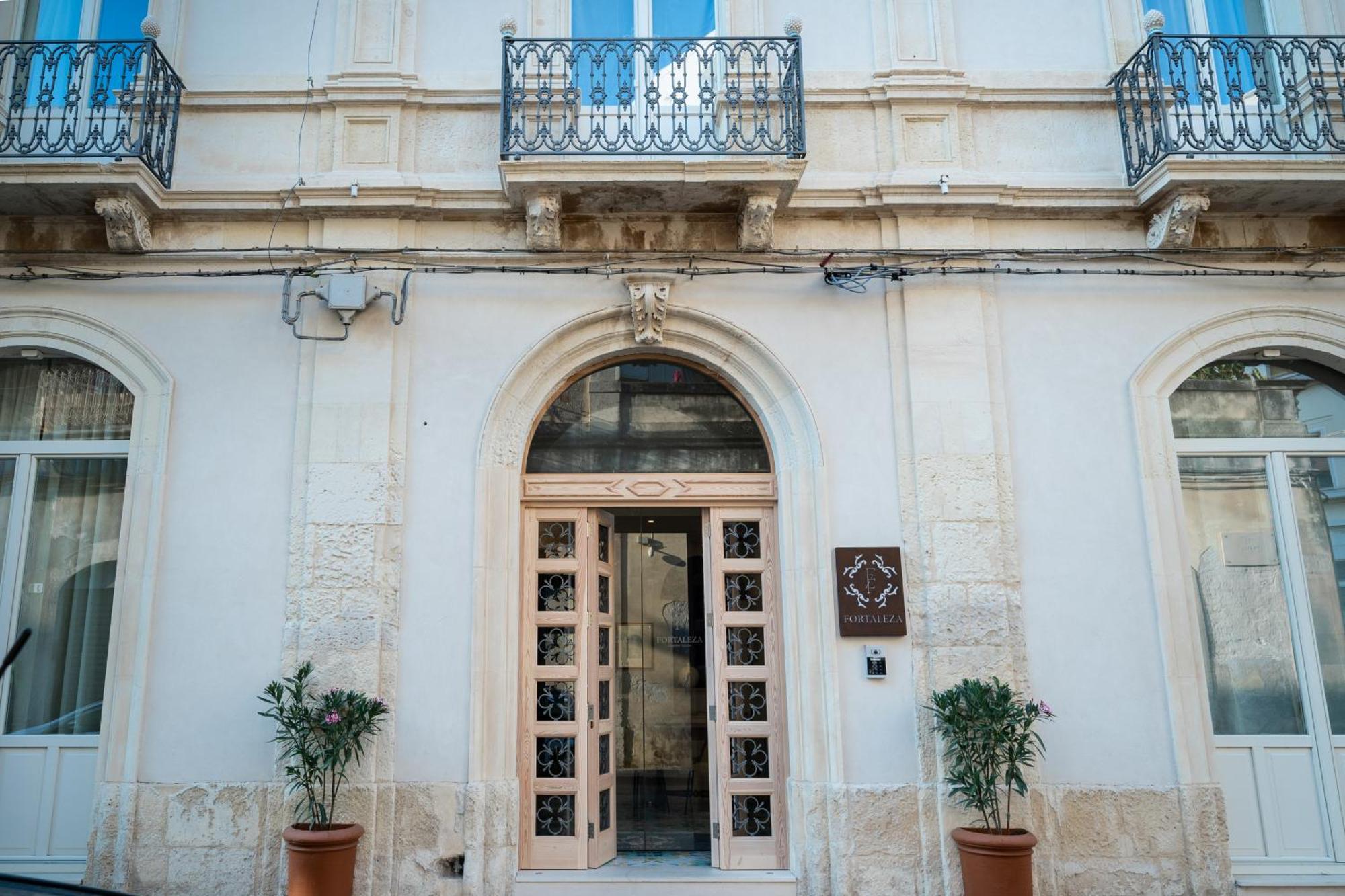 Fortaleza Charme House Syracuse Bagian luar foto
