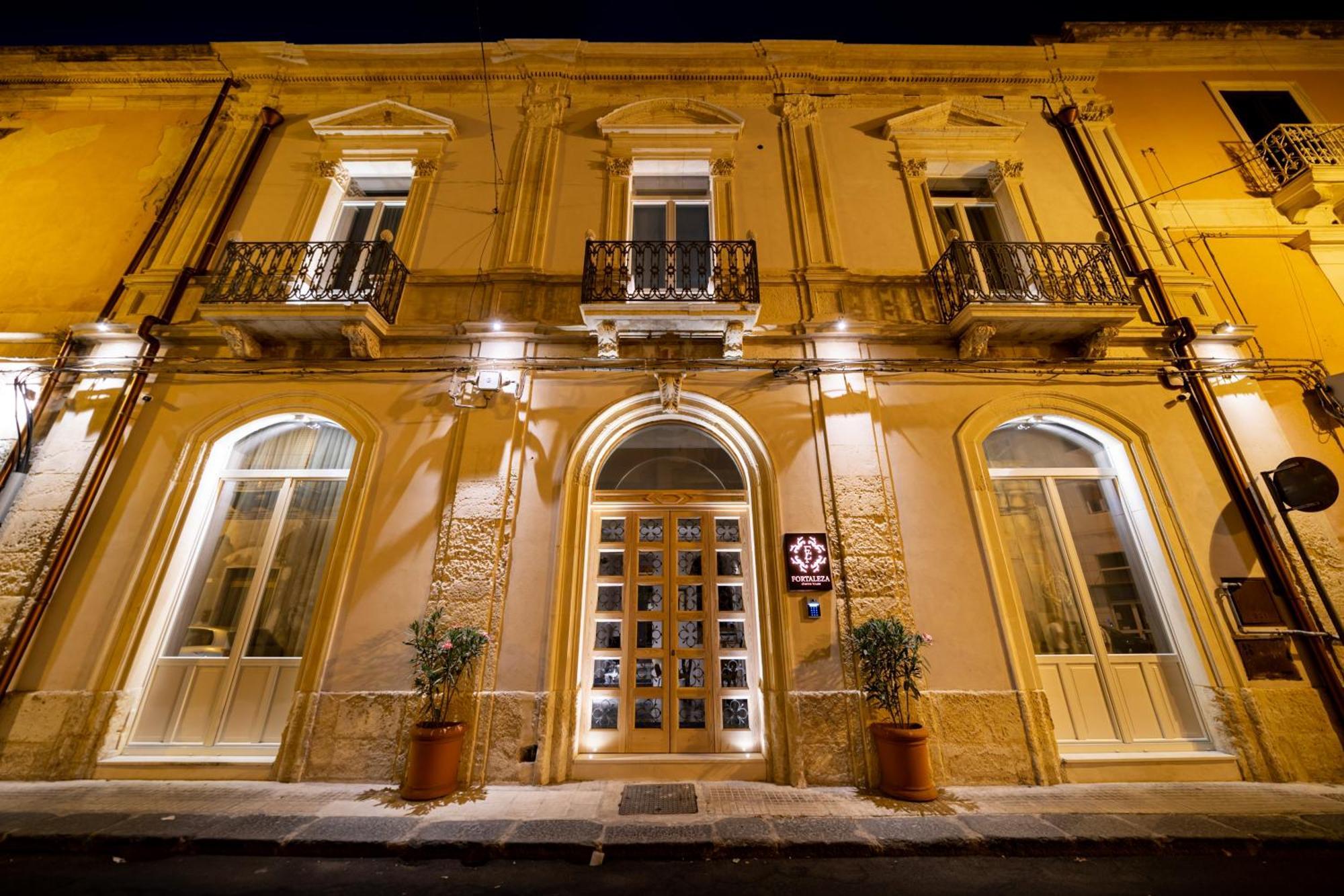 Fortaleza Charme House Syracuse Bagian luar foto
